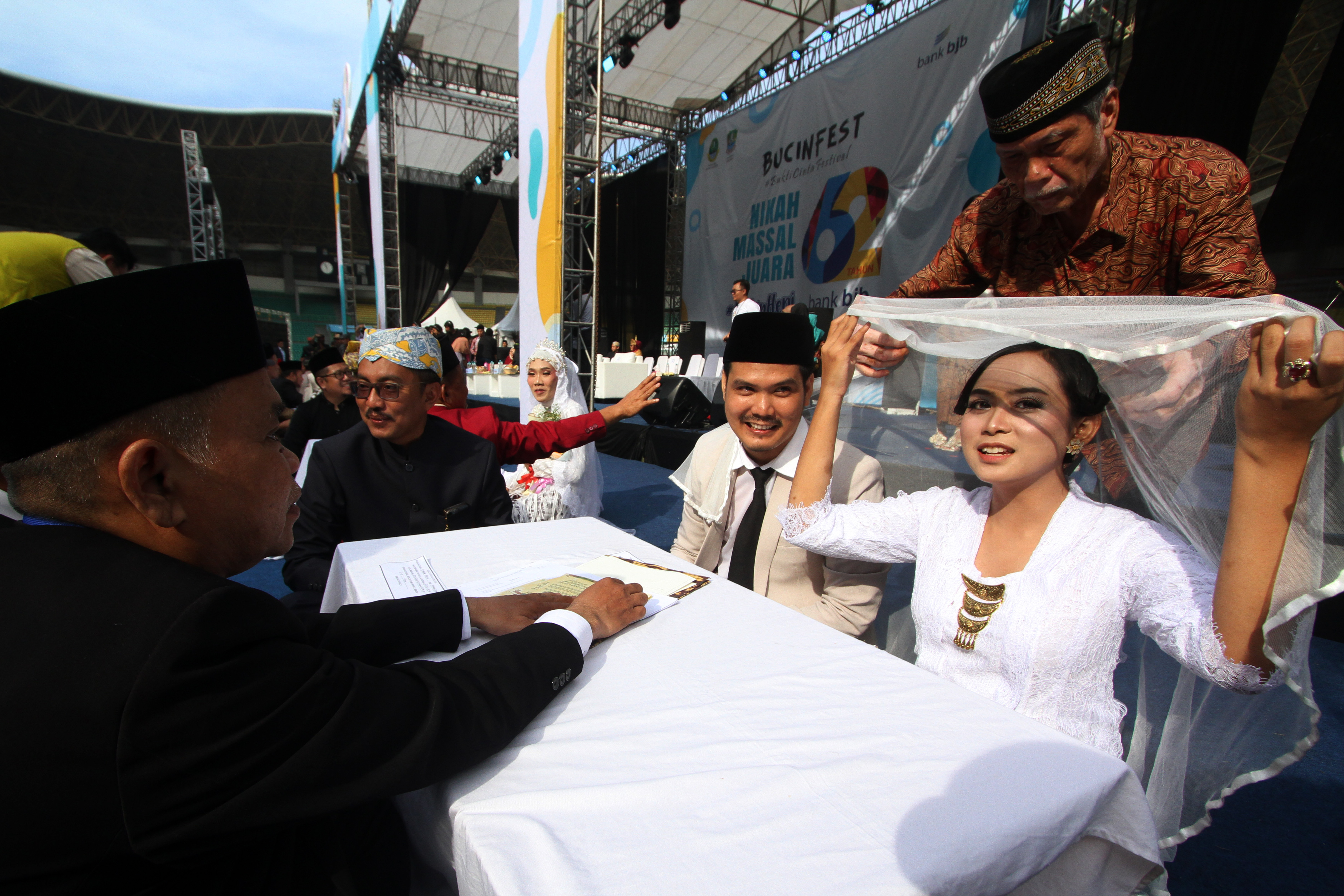Bucinfest Sukses Besar, Ini Kisah Maryono yang Ikut Acara Nikah Massal atas Dukungan bank bjb 