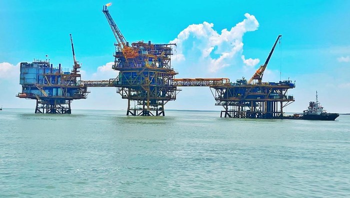 Harga Minyak Berjangka Anjlok Hampir 4 Persen