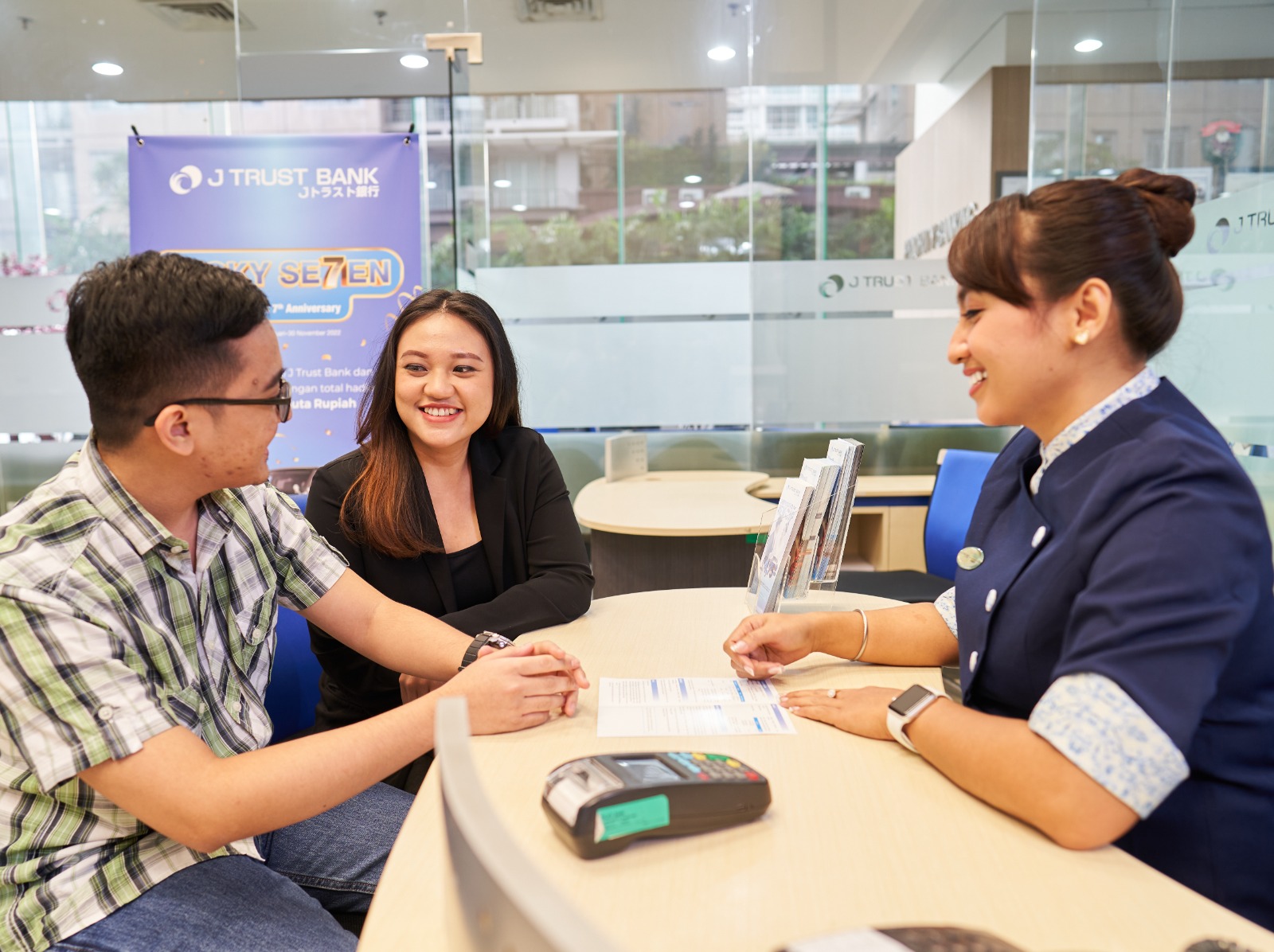 J Trust Bank Raup Laba  Bersih Rp73,23 miliar 