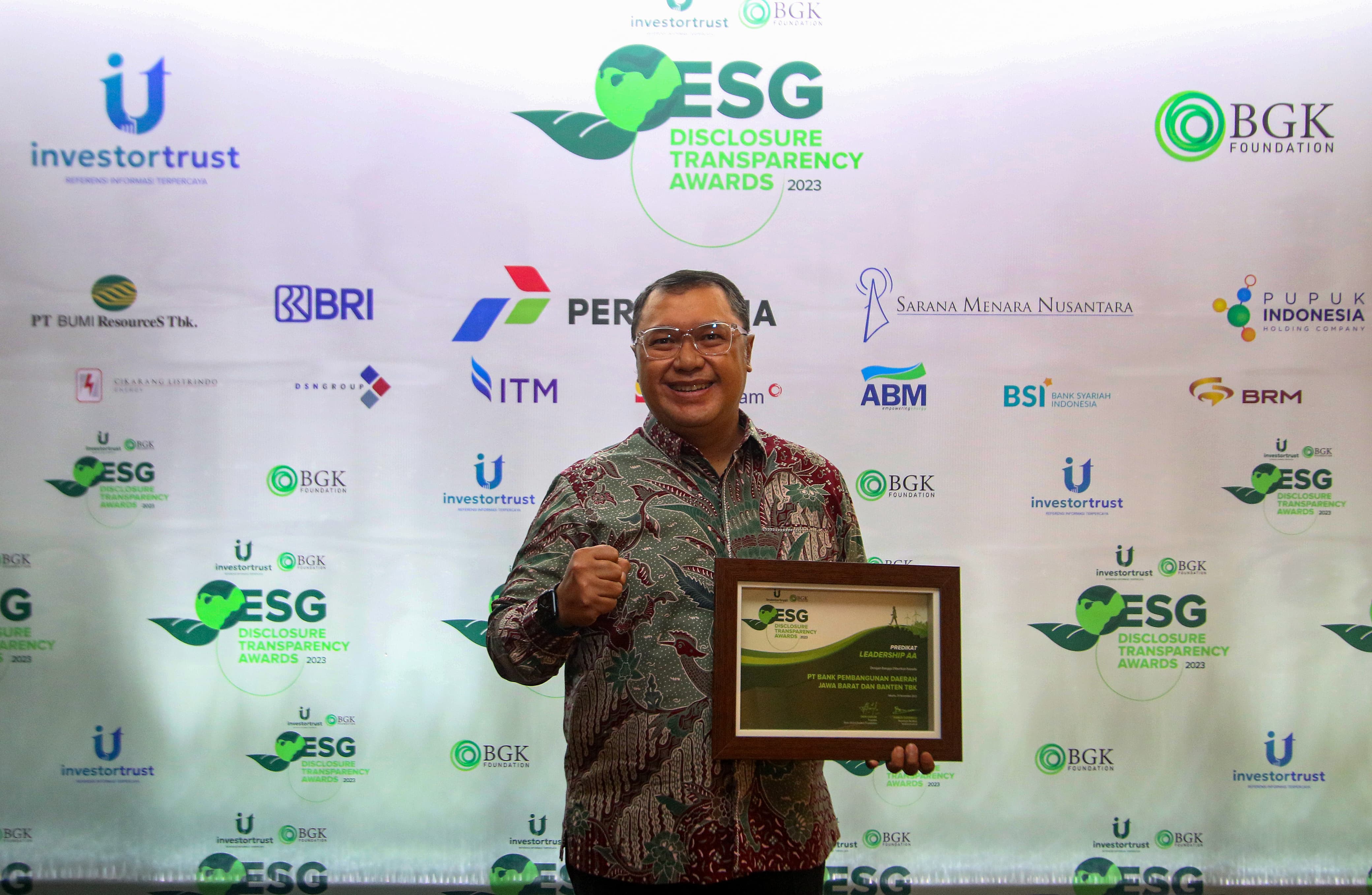 Komitmen Terapkan Bisnis Berkelanjutan, bank bjb Sabet Penghargaan di Ajang ESG Disclosure Awards 2023