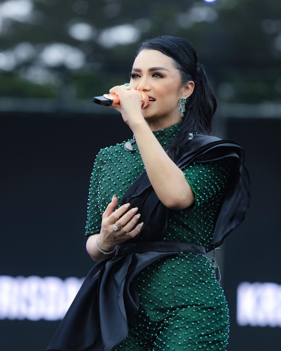 Krisdayanti Rilis Single Musik Bertajuk Dekap Semesta 