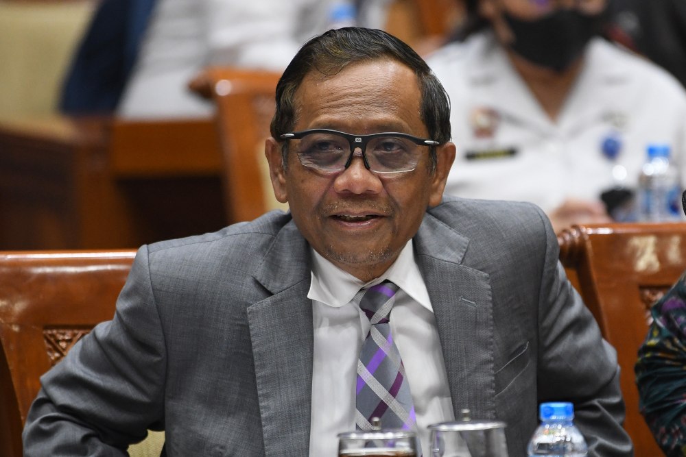 Menko Mahfud MD Minta Polisi Cari Pembocor Putusan MK ke Denny Indrayana.