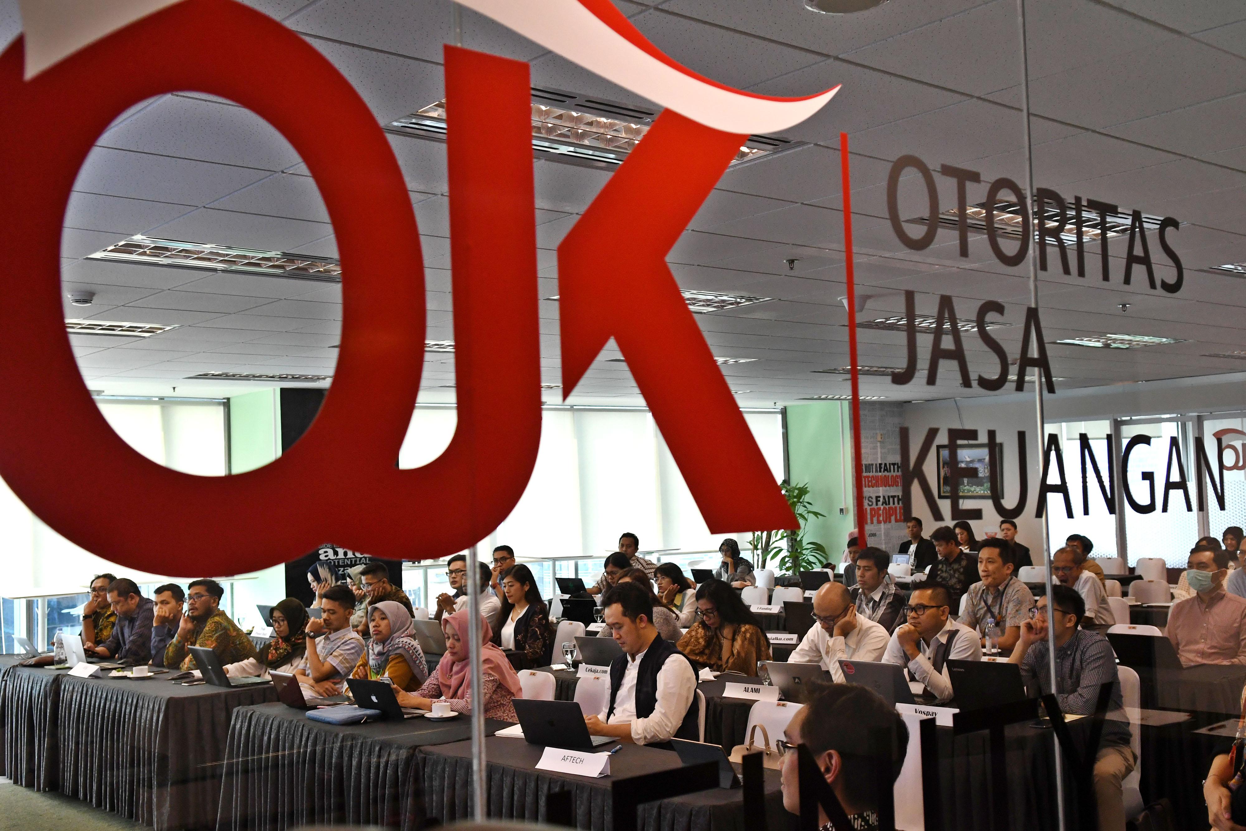 Begini Cara OJK Lindungi Konsumen di Sektor Keuangan 