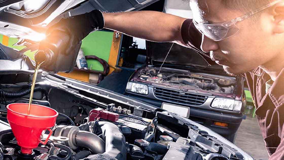 Pentingnya Mengganti Oli Mobil Secara Rutin untuk Mencegah Kerusakan Mesin