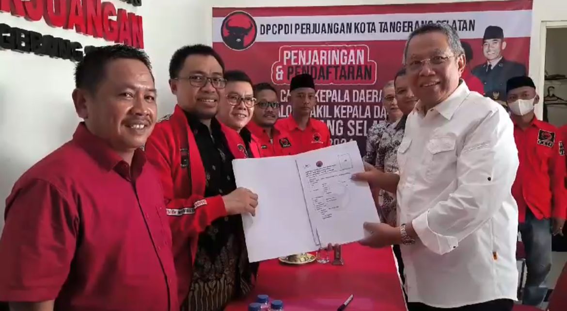 Sambangi DPC PDIP Tangsel, Benyamin Davnie Jadi Pendaftar Pertama Bacalon Walkot