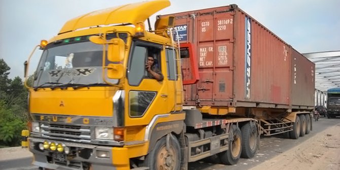 Sampai 28 April, Truk Masih Haram Lewat Tol 