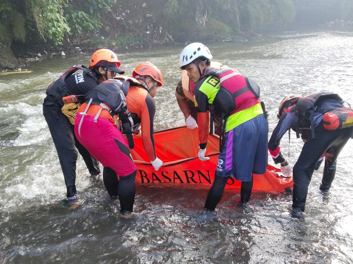 Tim SAR Gabungan Temukan Korban Tenggelam di Kali Ciliwung dalam Kondisi Meninggal
