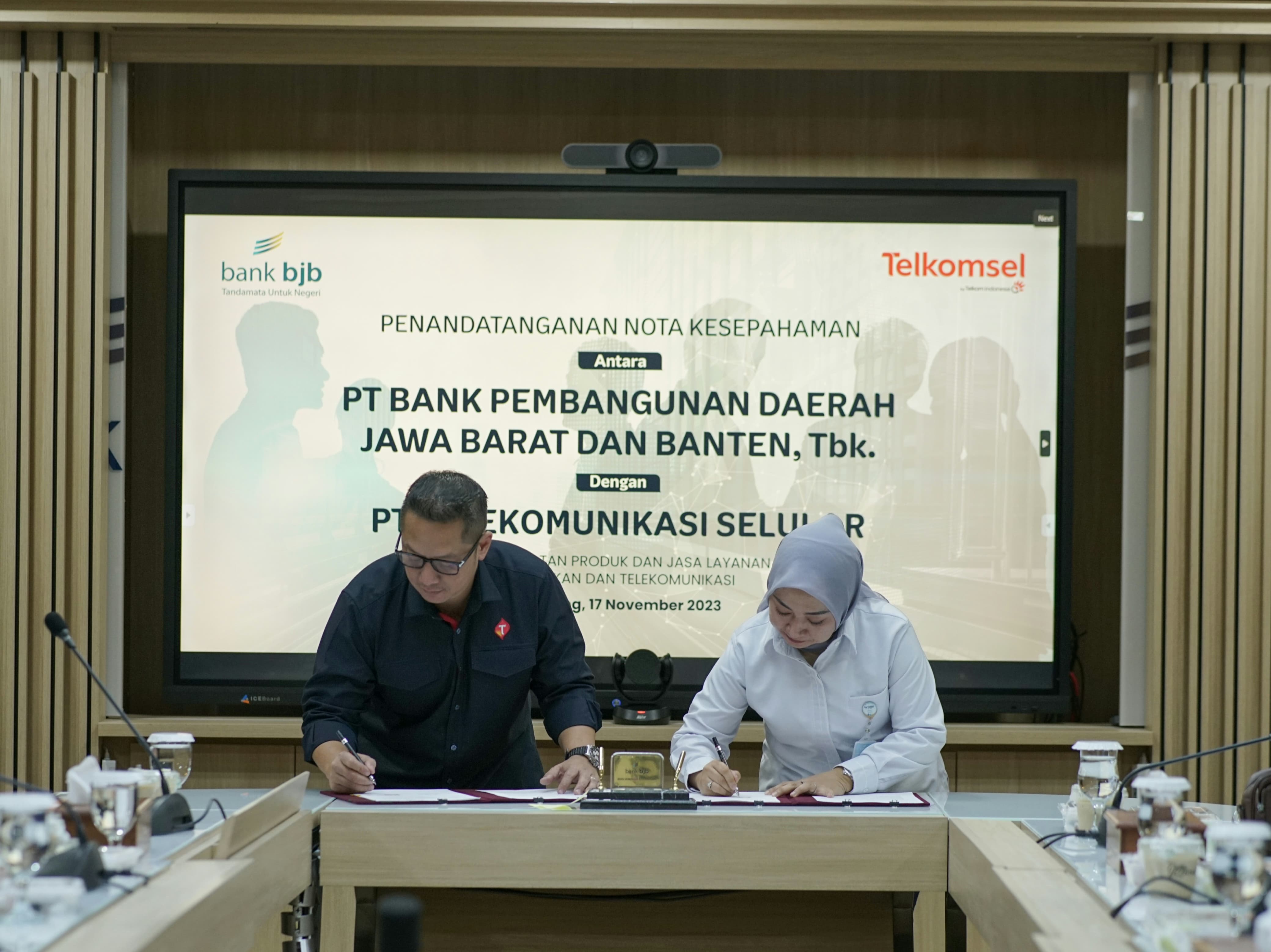 Tingkatkan Sinergi dan Kolaborasi, bank bjb dan Telkomsel Tandatangani Kerjasama Layanan Perbankan dan Telekomunikasi